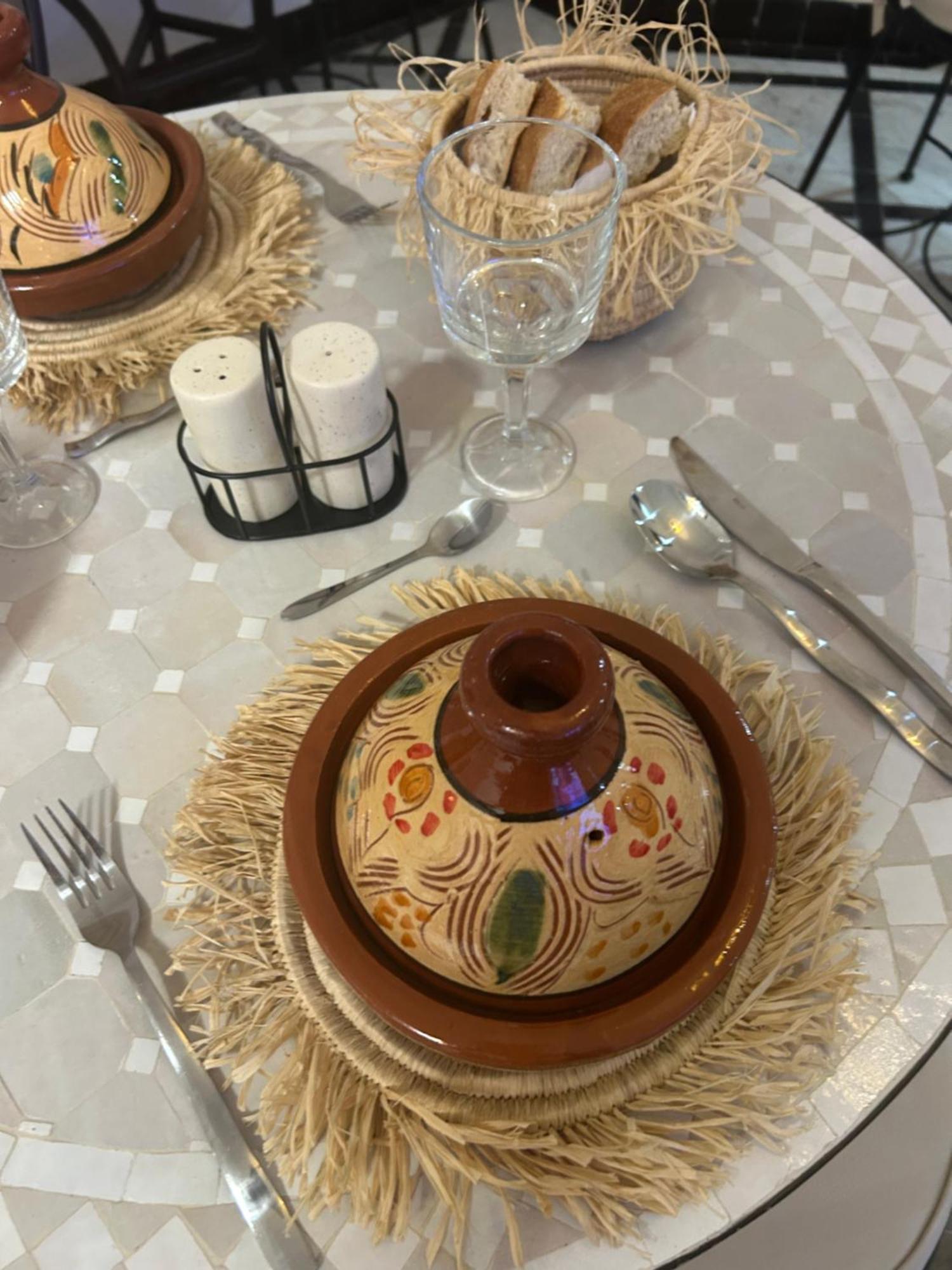 Riad Amazing Amazigh Avec Jacuzzi Petit Dejeuner Compris Avec Aussi Chambres Familiales Pres De La Place Jemaa El Fna Marrakesh Exterior foto