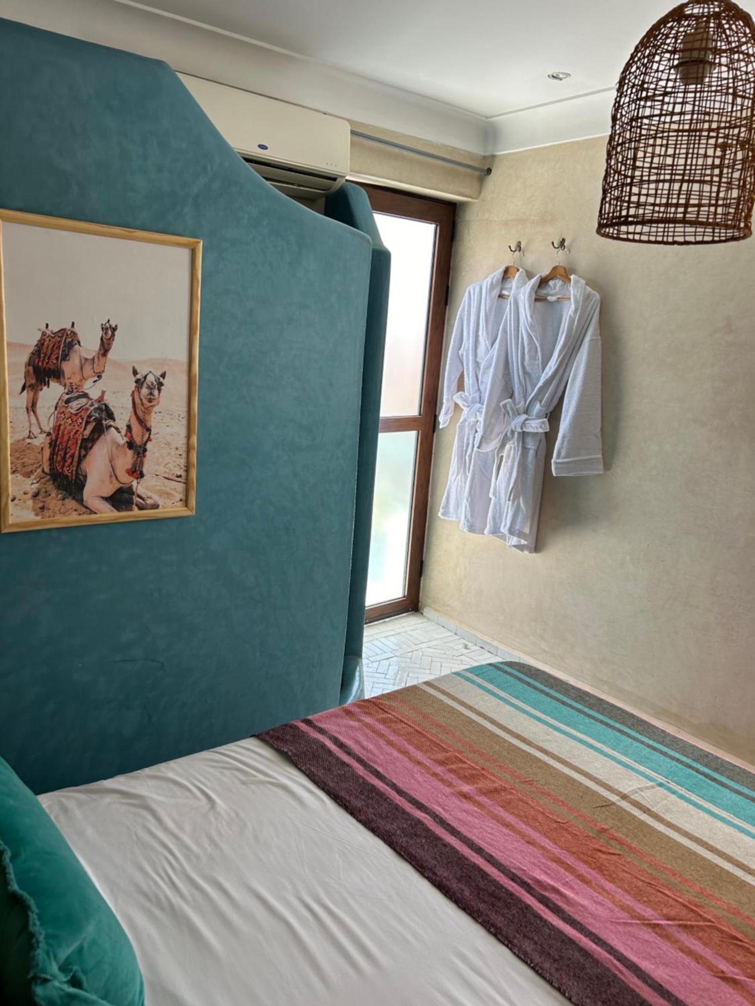 Riad Amazing Amazigh Avec Jacuzzi Petit Dejeuner Compris Avec Aussi Chambres Familiales Pres De La Place Jemaa El Fna Marrakesh Exterior foto