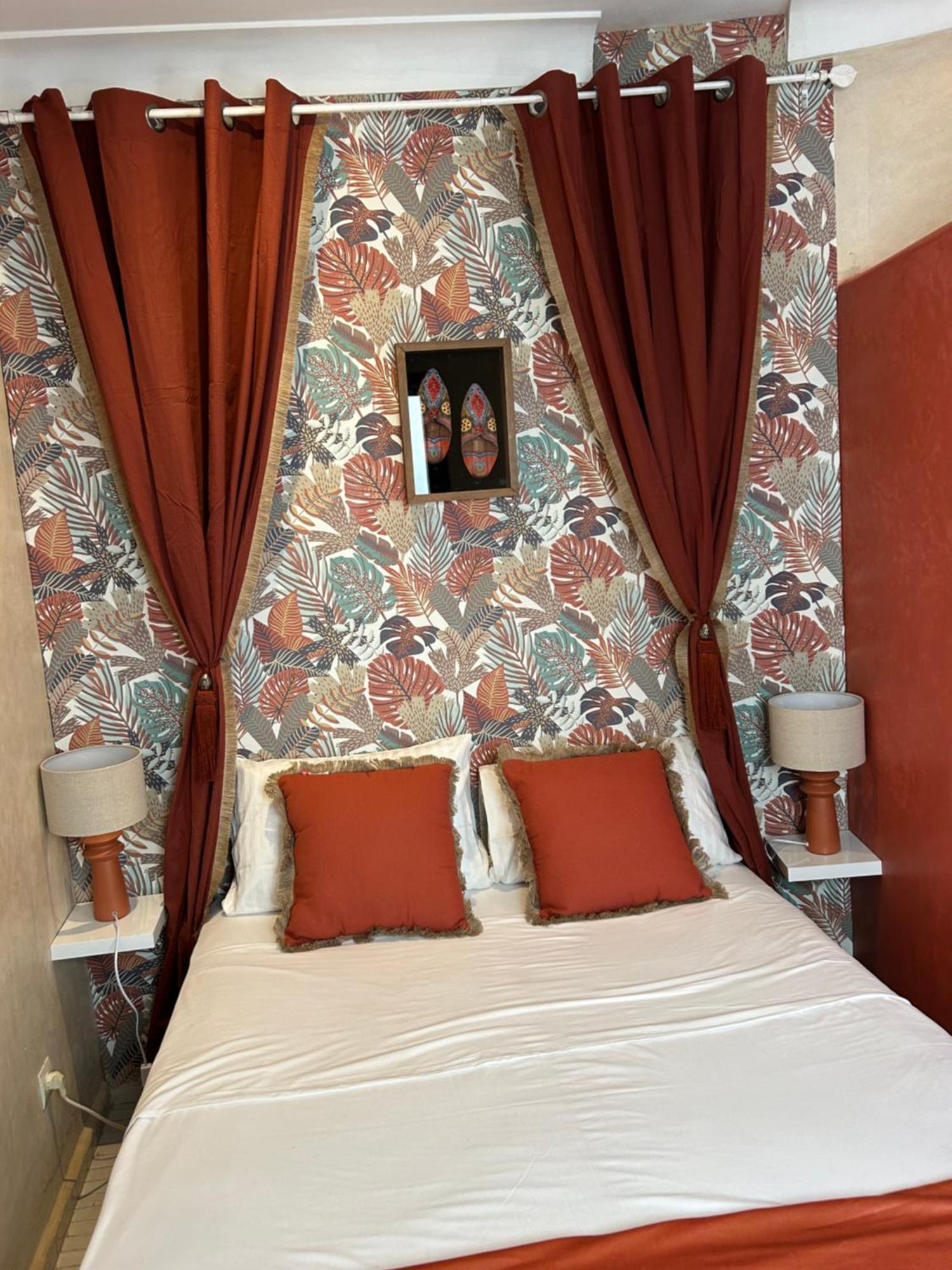 Riad Amazing Amazigh Avec Jacuzzi Petit Dejeuner Compris Avec Aussi Chambres Familiales Pres De La Place Jemaa El Fna Marrakesh Exterior foto