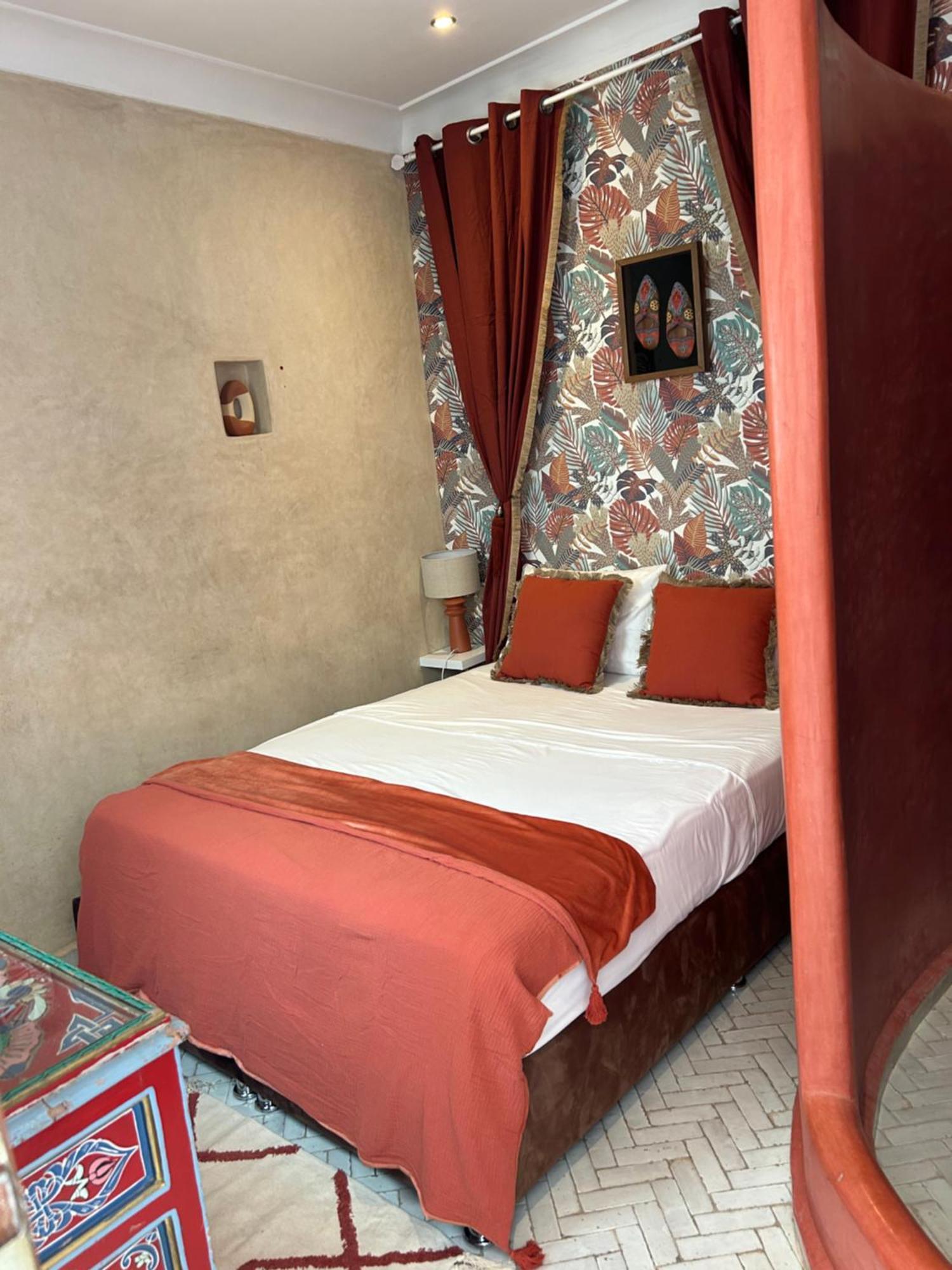 Riad Amazing Amazigh Avec Jacuzzi Petit Dejeuner Compris Avec Aussi Chambres Familiales Pres De La Place Jemaa El Fna Marrakesh Exterior foto