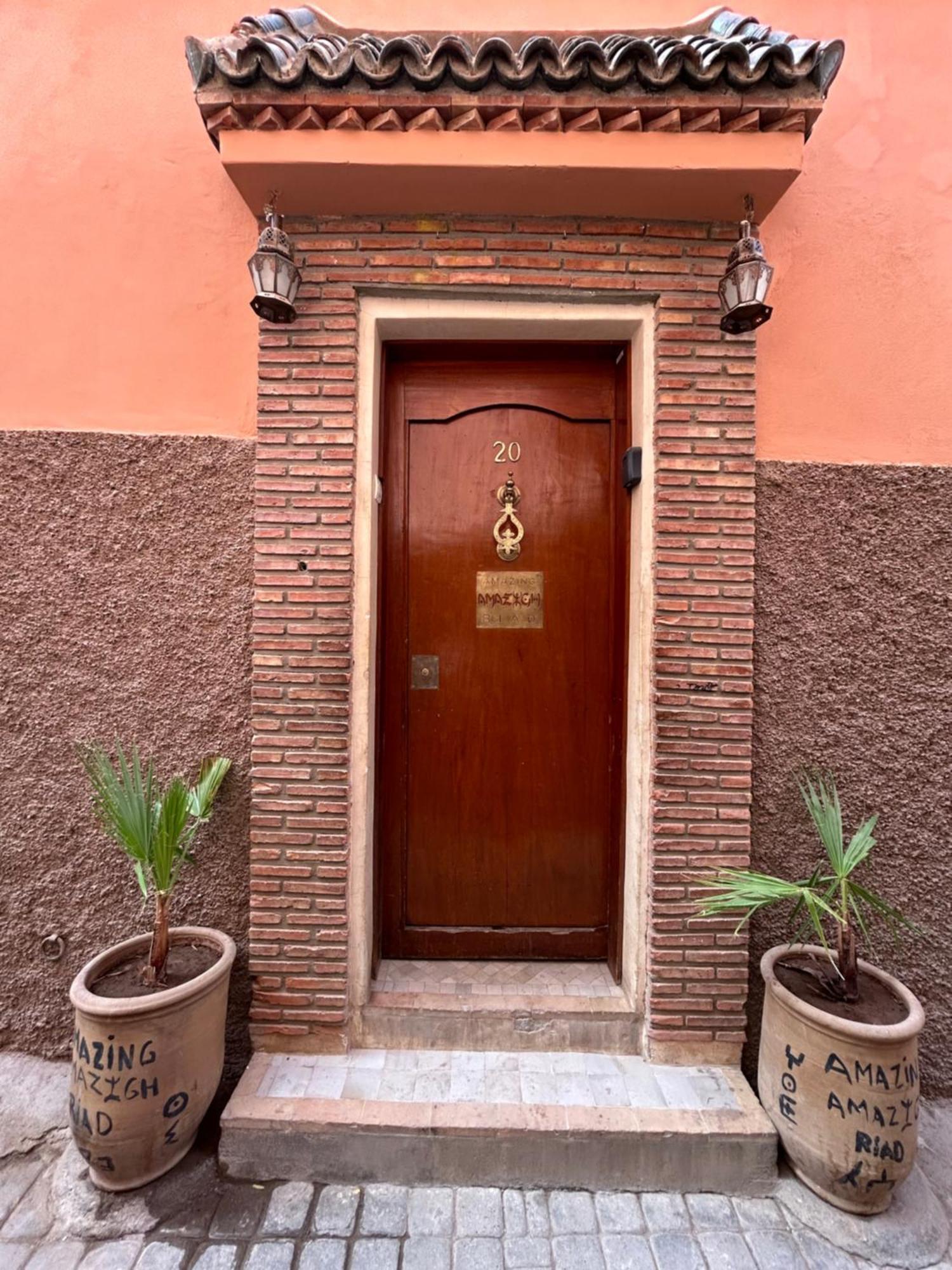 Riad Amazing Amazigh Avec Jacuzzi Petit Dejeuner Compris Avec Aussi Chambres Familiales Pres De La Place Jemaa El Fna Marrakesh Exterior foto