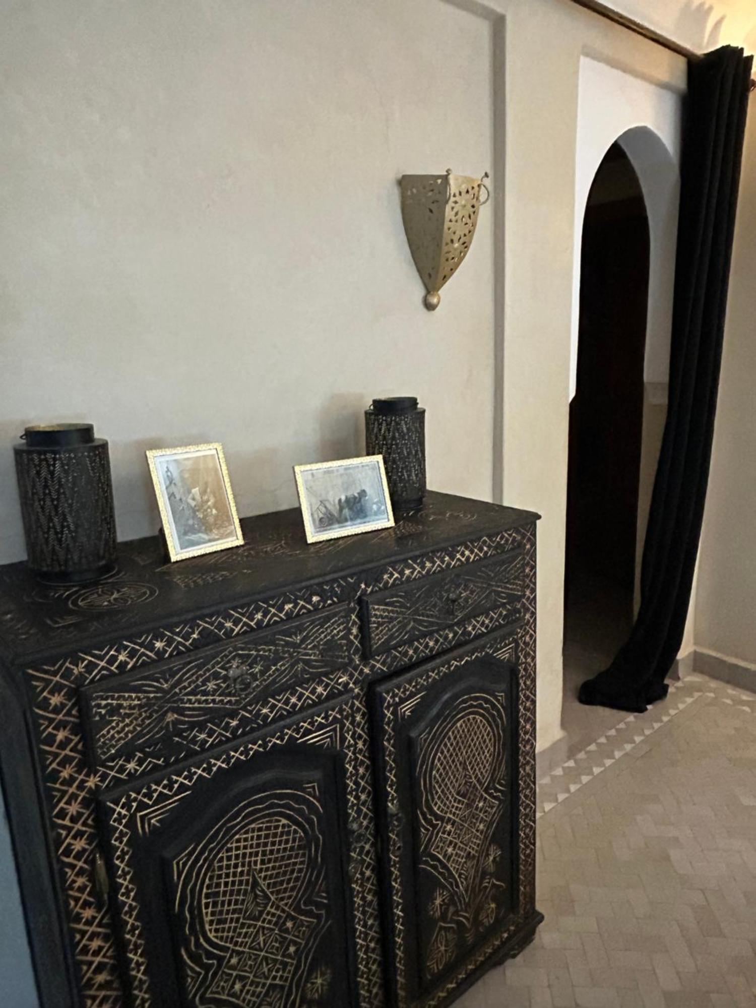 Riad Amazing Amazigh Avec Jacuzzi Petit Dejeuner Compris Avec Aussi Chambres Familiales Pres De La Place Jemaa El Fna Marrakesh Exterior foto