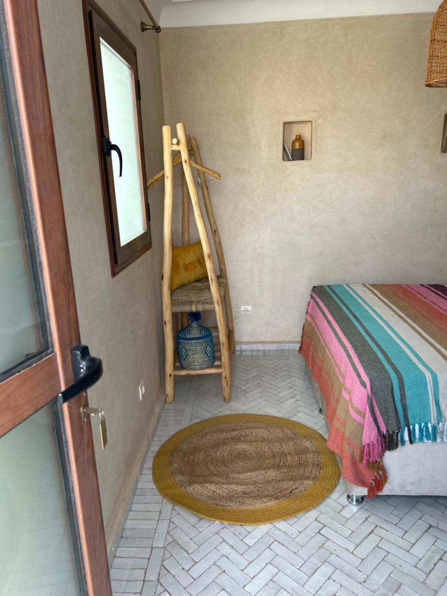 Riad Amazing Amazigh Avec Jacuzzi Petit Dejeuner Compris Avec Aussi Chambres Familiales Pres De La Place Jemaa El Fna Marrakesh Exterior foto
